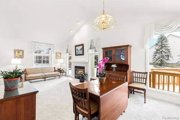 43700 Algonquin, Novi, MI 48375