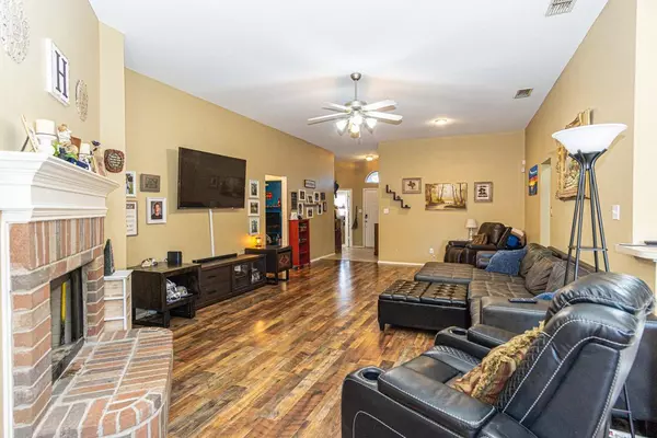 6961 Ranch Hill Drive, Flint, TX 75762