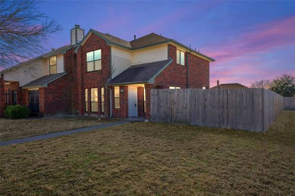 470 Chestnut Lane, Desoto, TX 75115