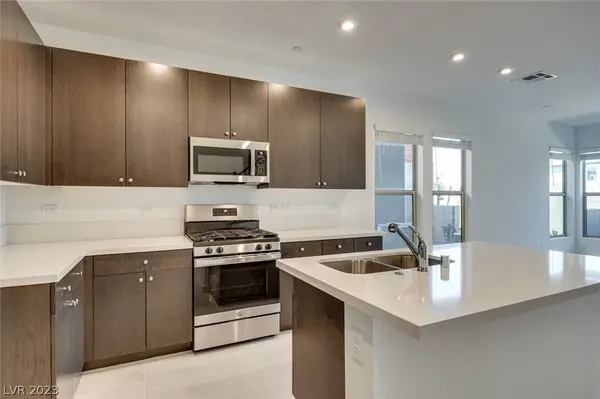 9884 Kings Glen Street, Las Vegas, NV 89141