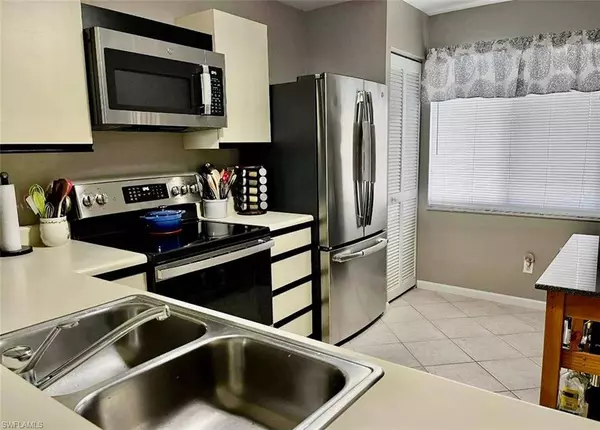 4556 Andover WAY #E-303, Naples, FL 34112