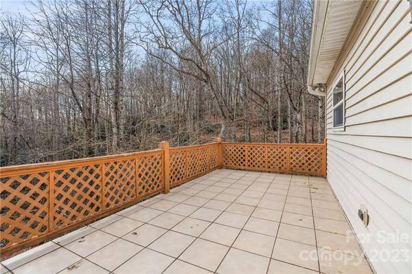 668 Finley Cove RD, Hendersonville, NC 28739