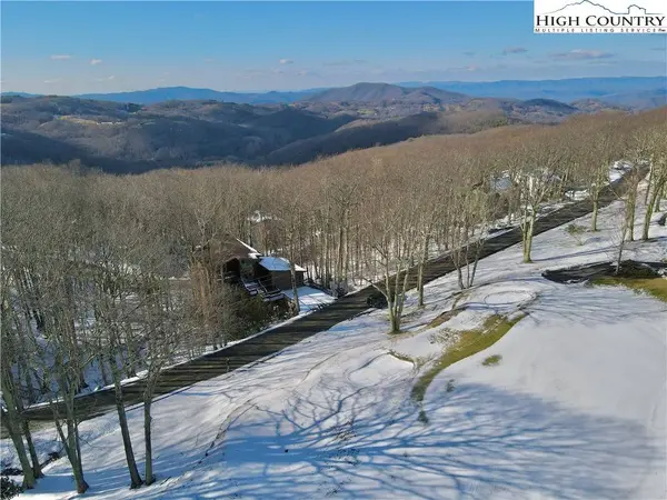 105 Club House RD, Beech Mountain, NC 28604