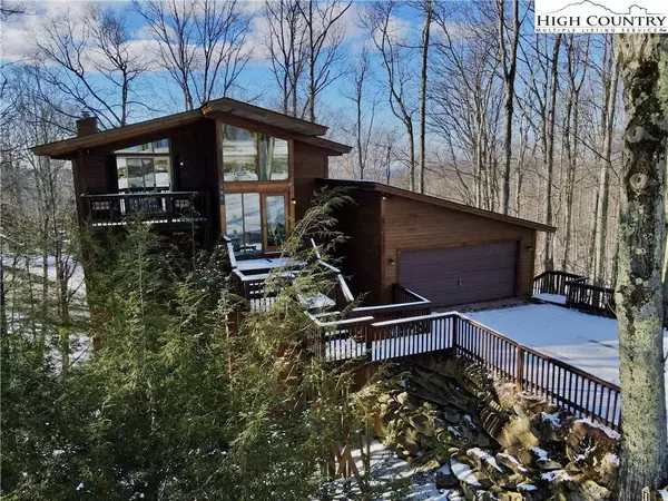 105 Club House RD, Beech Mountain, NC 28604