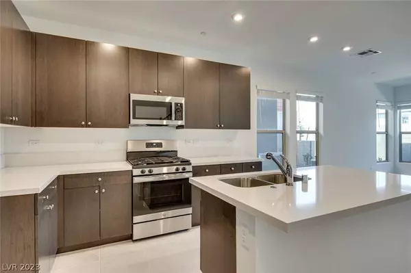 9884 Kings Glen Street, Las Vegas, NV 89141