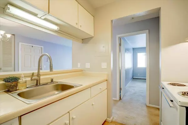 4312 Melody Ln #105, Madison, WI 53704