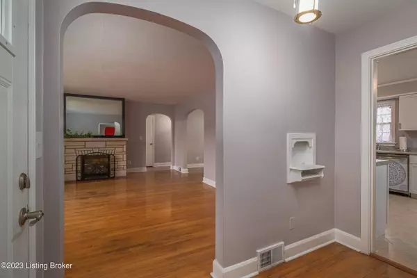 1346 Frances Dr, New Albany, IN 47150