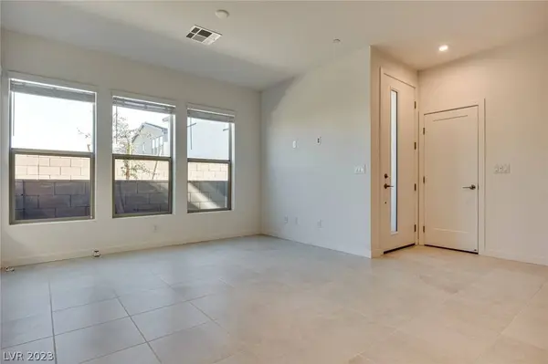 9884 Kings Glen Street, Las Vegas, NV 89141