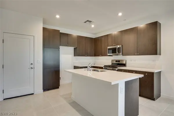 9884 Kings Glen Street, Las Vegas, NV 89141