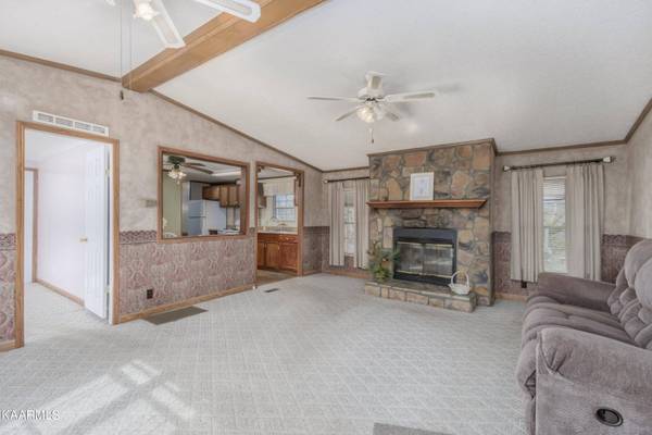 209 Harolds LN, Tazewell, TN 37879