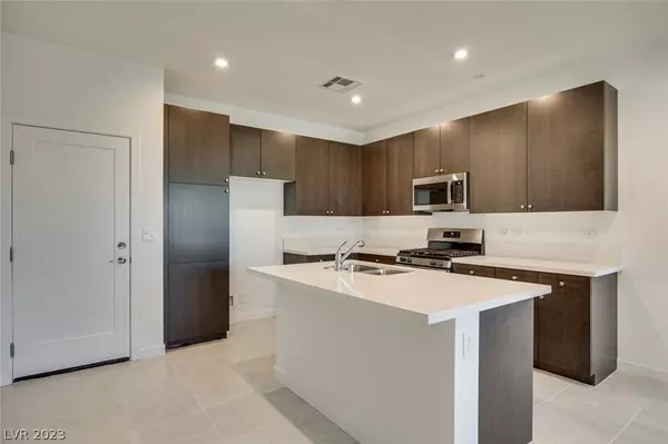 9884 Kings Glen Street, Las Vegas, NV 89141