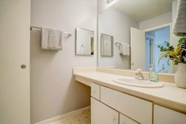 4312 Melody Ln #105, Madison, WI 53704