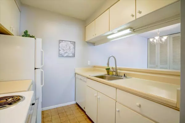 4312 Melody Ln #105, Madison, WI 53704