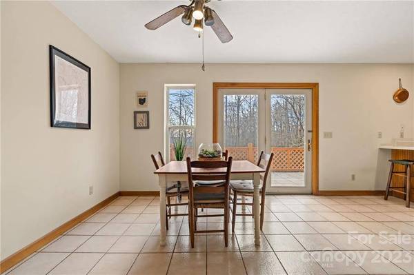 668 Finley Cove RD, Hendersonville, NC 28739