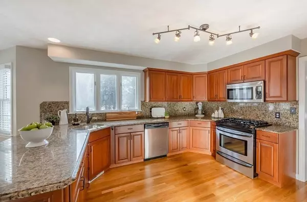 5 Devonshire Pl, Andover, MA 01810