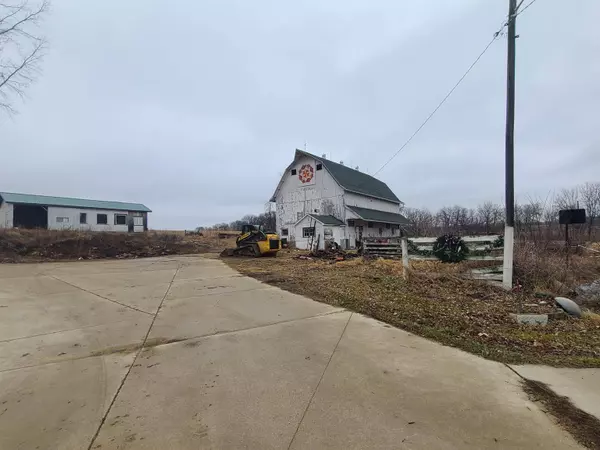 976 Hwy 69 #69, Montrose, WI 53508