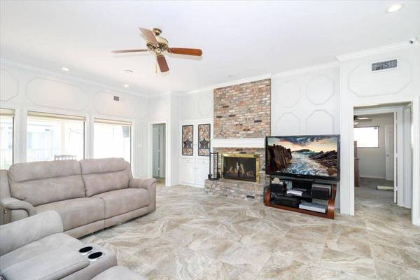 2708 Shadow Wood Drive, Arlington, TX 76006