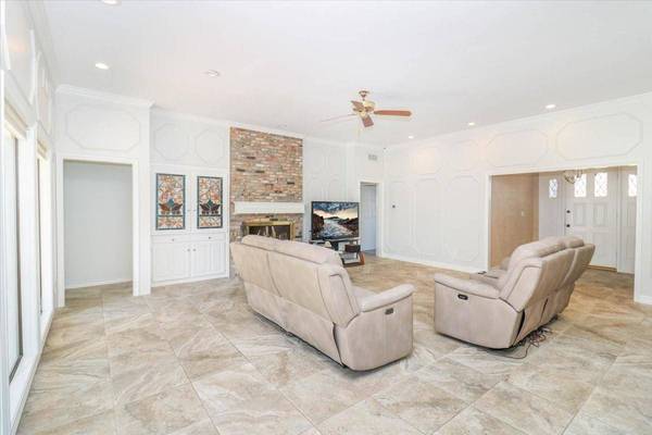 2708 Shadow Wood Drive, Arlington, TX 76006