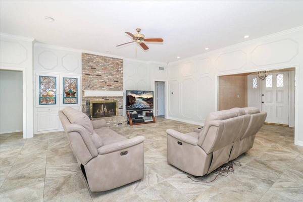 2708 Shadow Wood Drive, Arlington, TX 76006