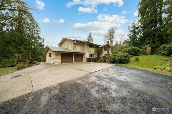 203 NE Bear Creek Dewatto RD, Belfair, WA 98528