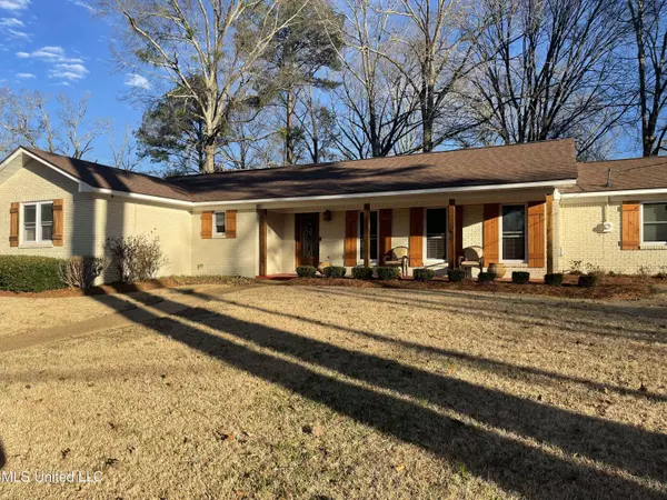106 Swan Lake Drive, Jackson, MS 39212