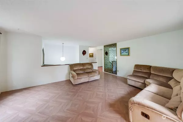 203 NE Bear Creek Dewatto RD, Belfair, WA 98528