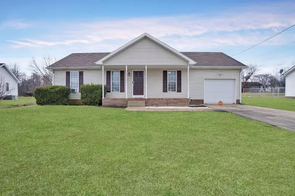 308 Hunter Owens Ct, Oak Grove, KY 42262