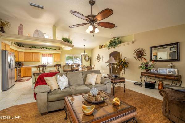 585 Mohican Dr, Lake Havasu City, AZ 86406