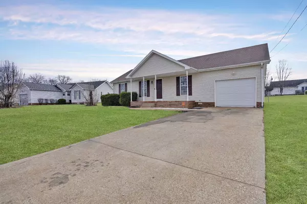 308 Hunter Owens Ct, Oak Grove, KY 42262