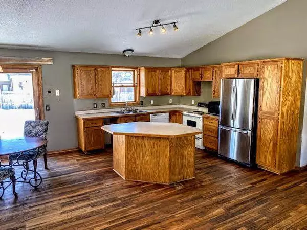 510 Ashland ST N, Cambridge, MN 55008