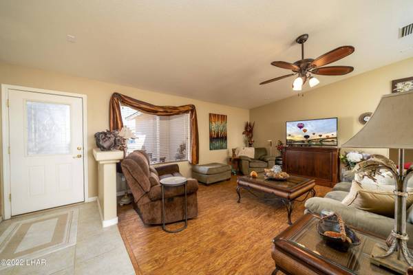 585 Mohican Dr, Lake Havasu City, AZ 86406