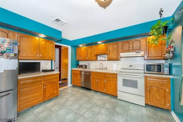 4 F X Downey Ct, Parsippany-troy Hills Twp., NJ 07054