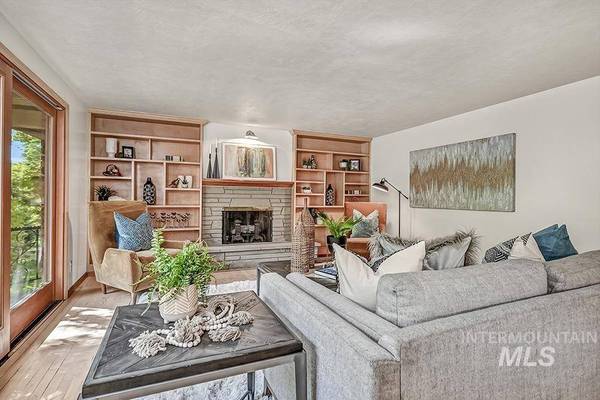 3322 N Crane Creek Rd, Boise, ID 83702