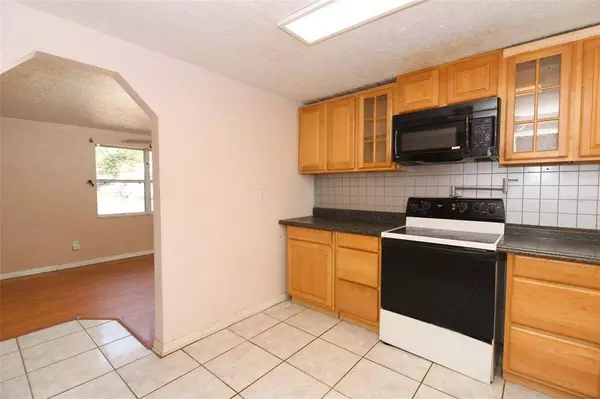 147 DELEON RD, Debary, FL 32713