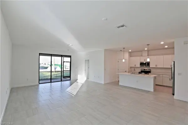 18354 Ridgeline DR, Estero, FL 33928