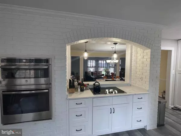 4 THORTON CT, Sterling, VA 20165