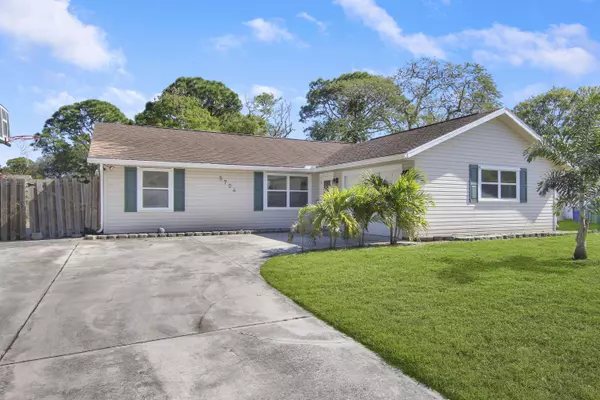 5704 Myrtle DR, Fort Pierce, FL 34982