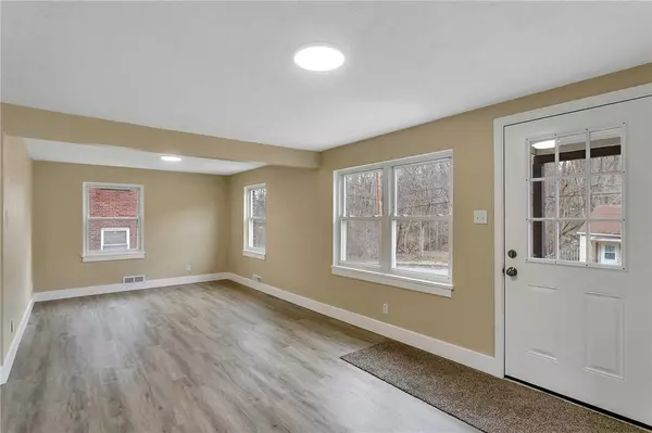 433 Agnew Rd, Jeannette, PA 15644