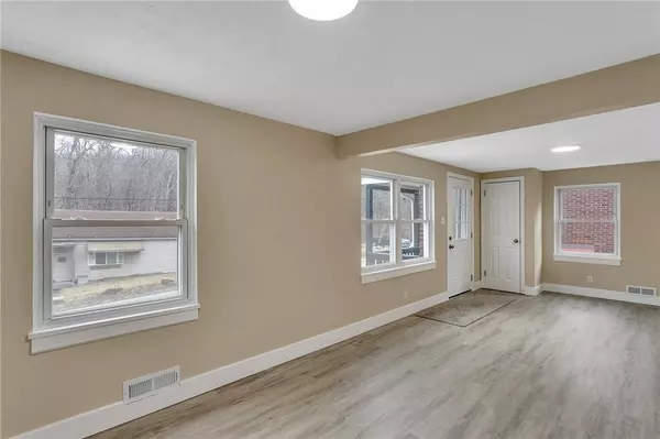 433 Agnew Rd, Jeannette, PA 15644