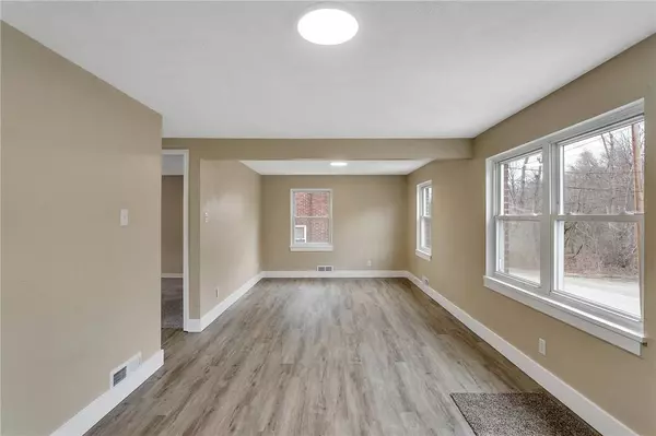 433 Agnew Rd, Jeannette, PA 15644