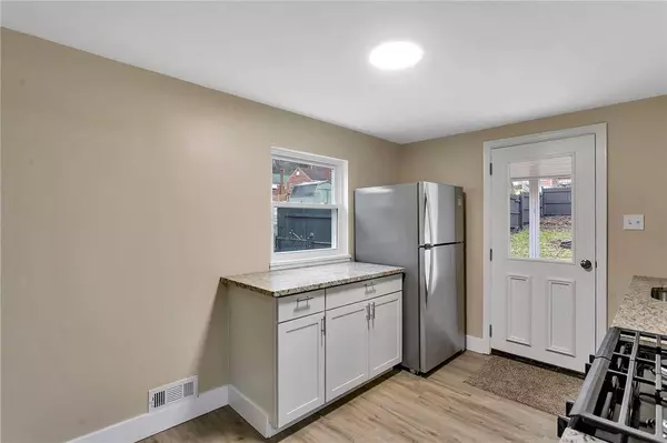 433 Agnew Rd, Jeannette, PA 15644