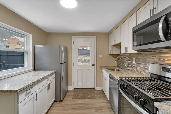 433 Agnew Rd, Jeannette, PA 15644