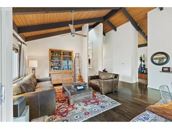 21300 S GRAPEVINE RD, West Linn, OR 97068