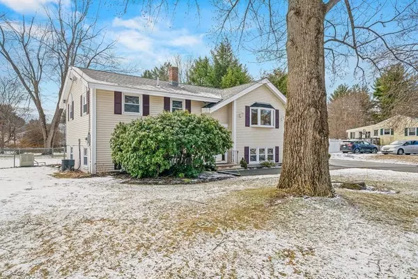 44 Mullen Ln, Dracut, MA 01826