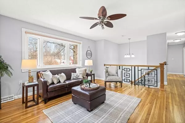 44 Mullen Ln, Dracut, MA 01826