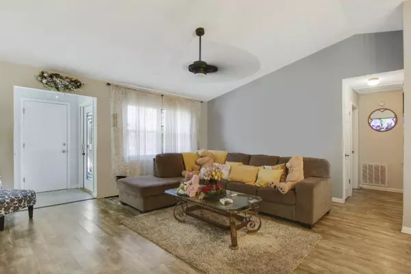 5704 Myrtle DR, Fort Pierce, FL 34982