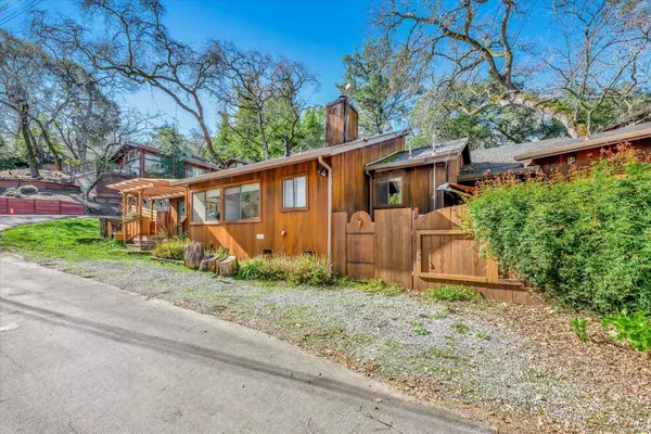 111 Carmel WAY, Portola Valley, CA 94028