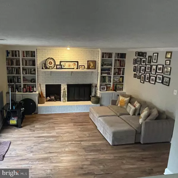 4 THORTON CT, Sterling, VA 20165