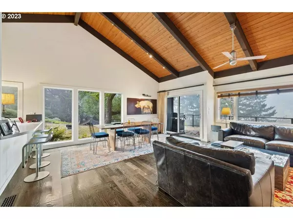 21300 S GRAPEVINE RD, West Linn, OR 97068