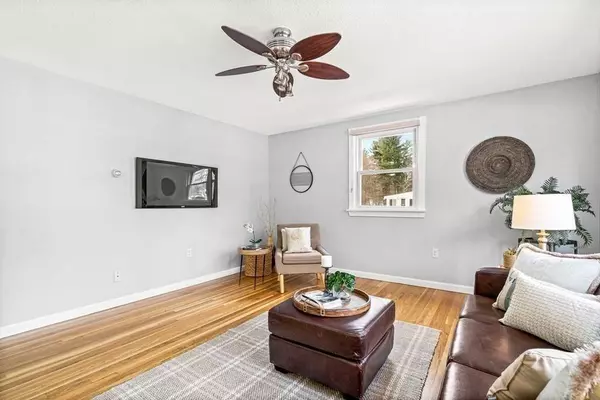 44 Mullen Ln, Dracut, MA 01826